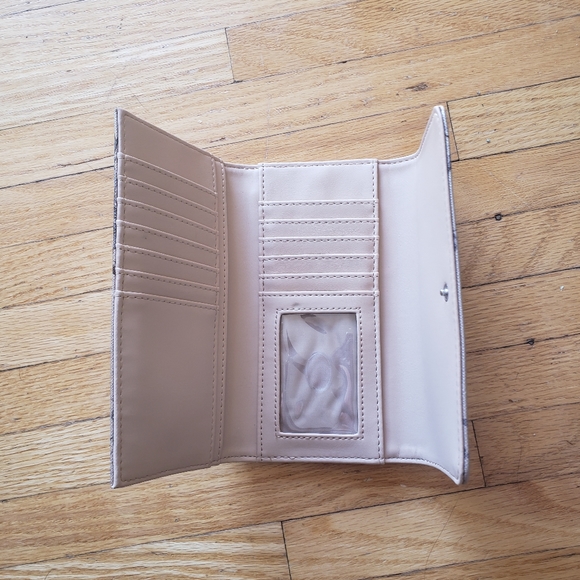 Guess Wallet - Picture 3 of 3